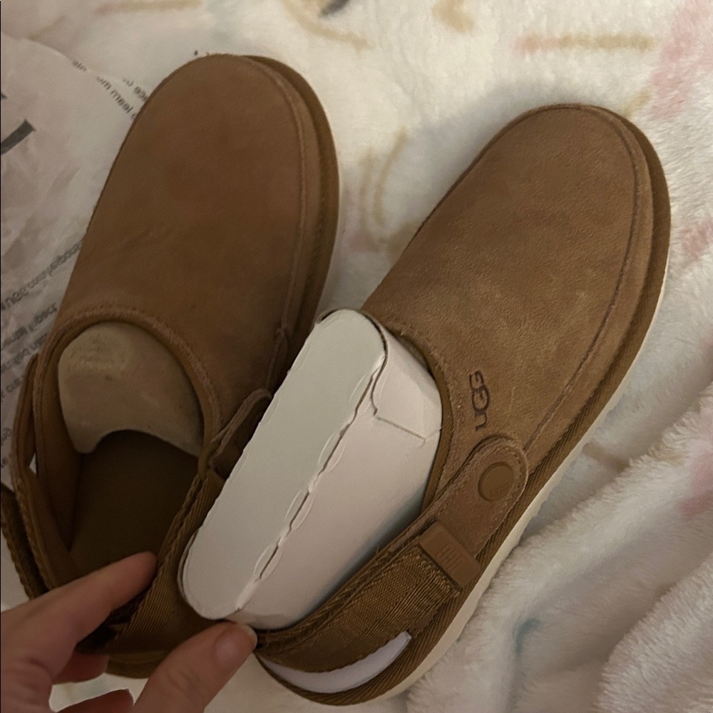 Ugg youth Goldenstar size 1
